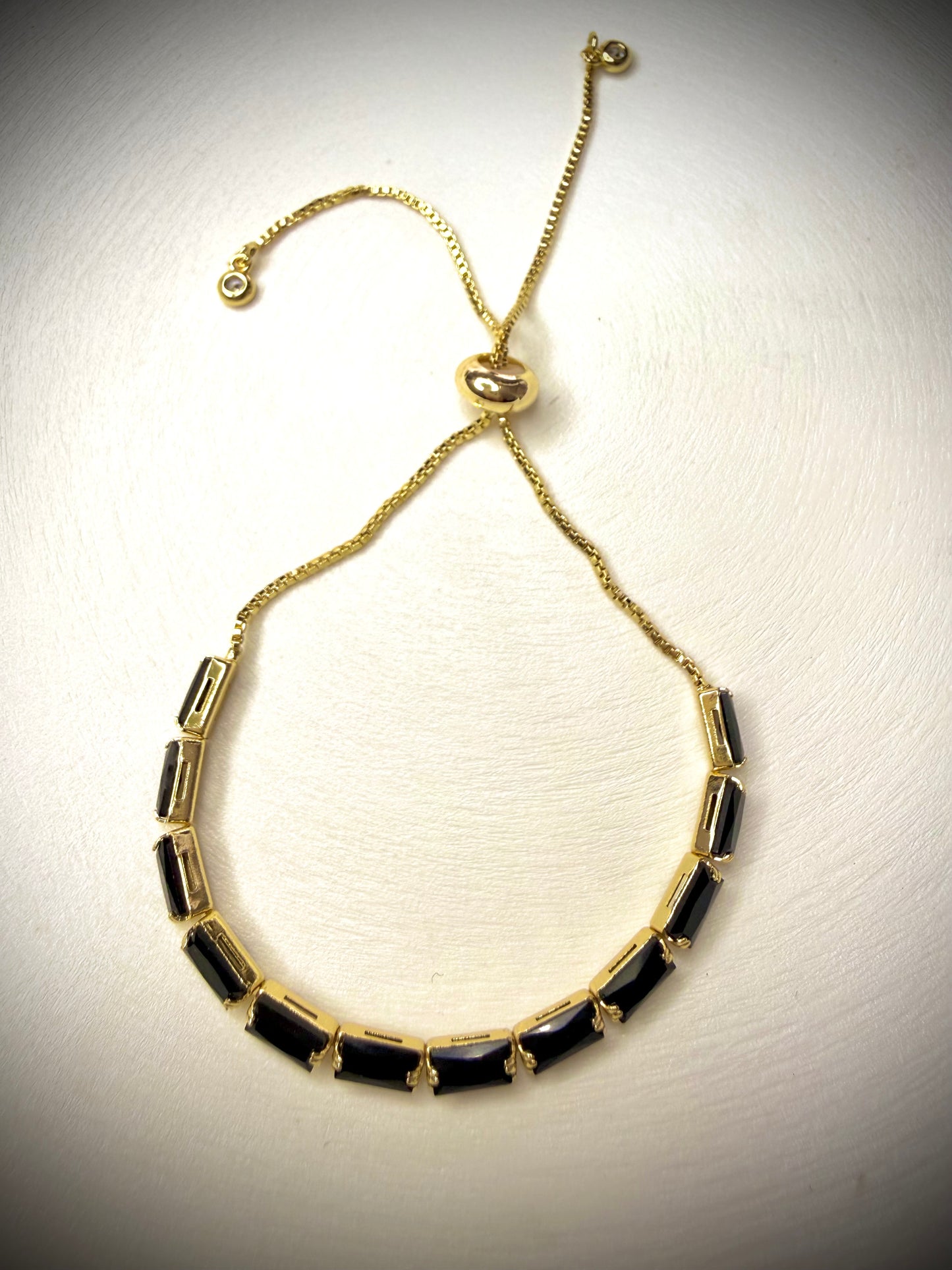 Pulsera Noir Elegance (Baño de Oro 18K)