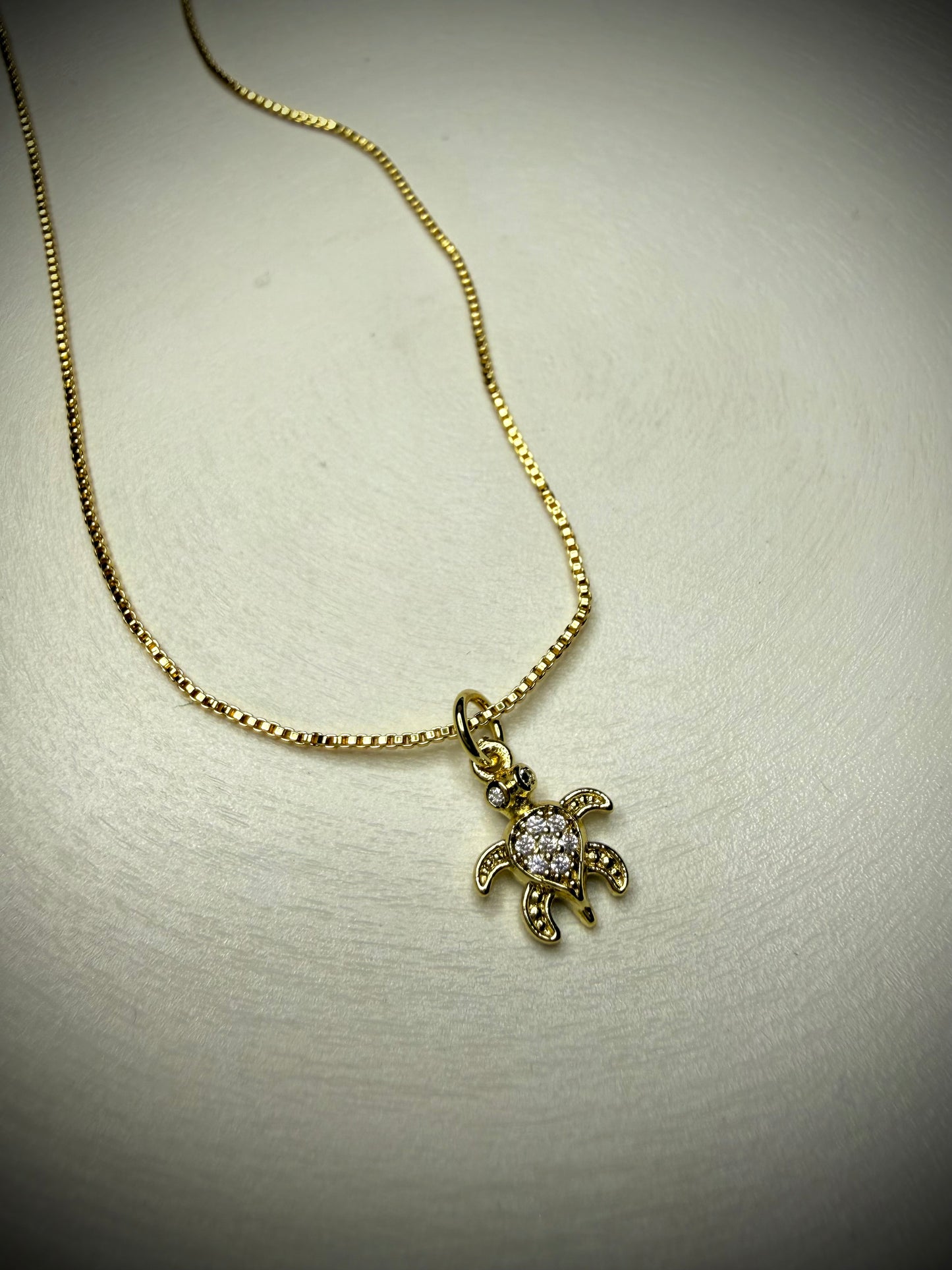 Collar Turtle Shine (Baño de Oro 18K)