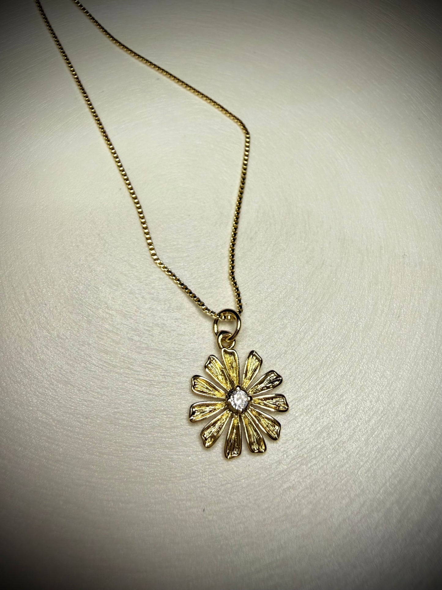 Collar Daisy Shine (Baño de Oro 18K)