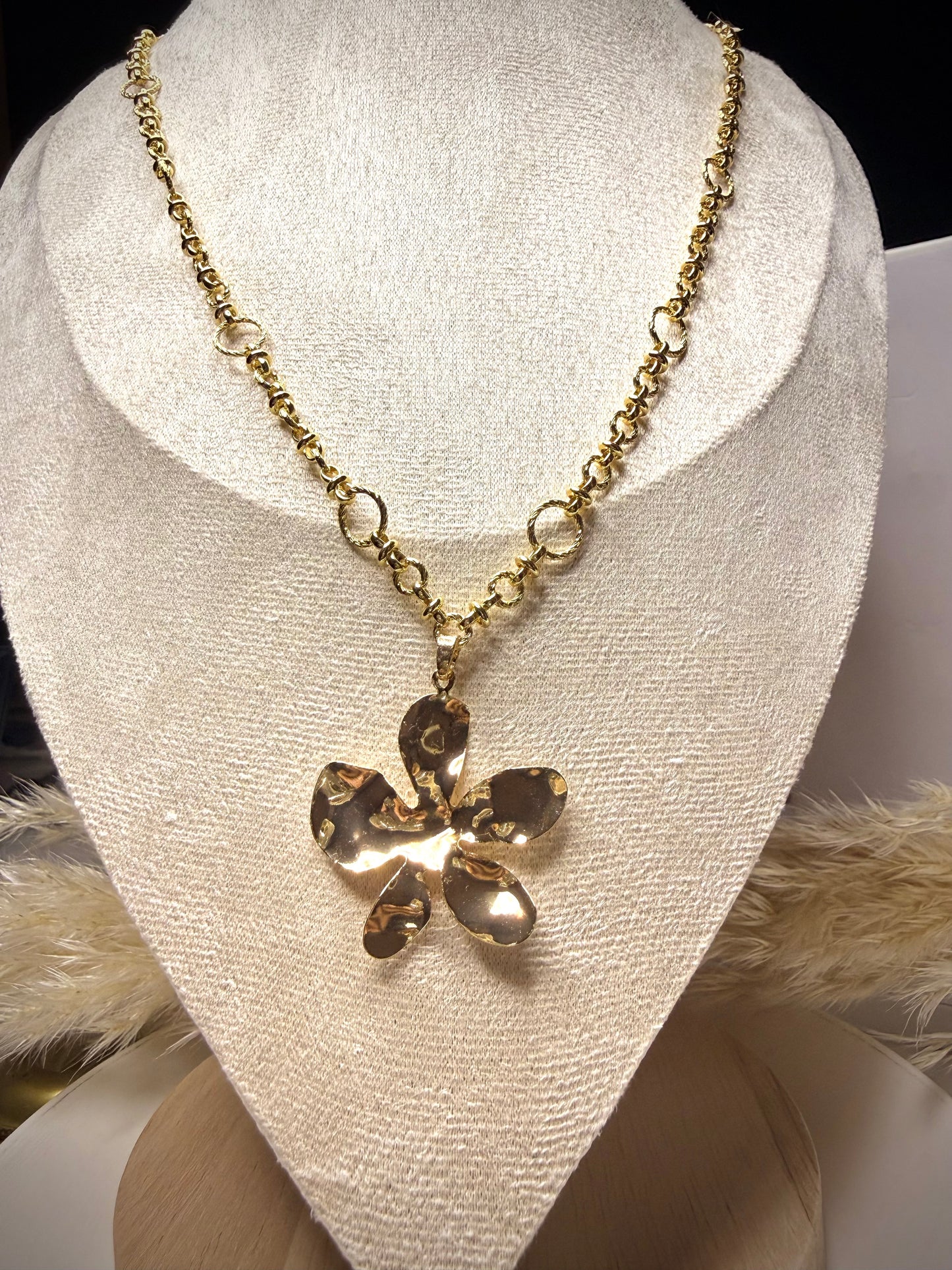 Collar Flor Metalizada (Baño de Oro 18K) 60cm