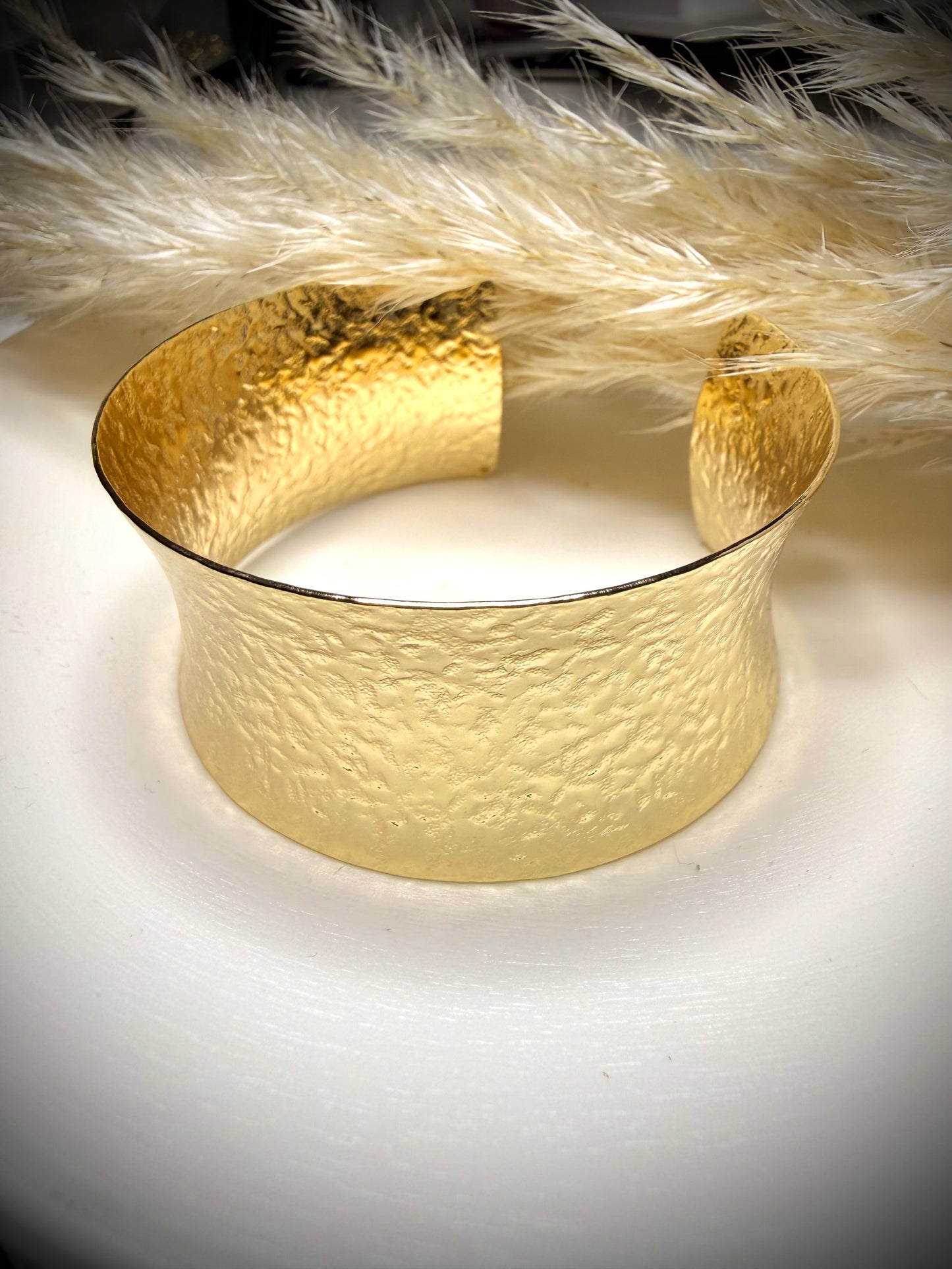 Brazalete Texturizado (Baño de oro 18K) - Ajustable