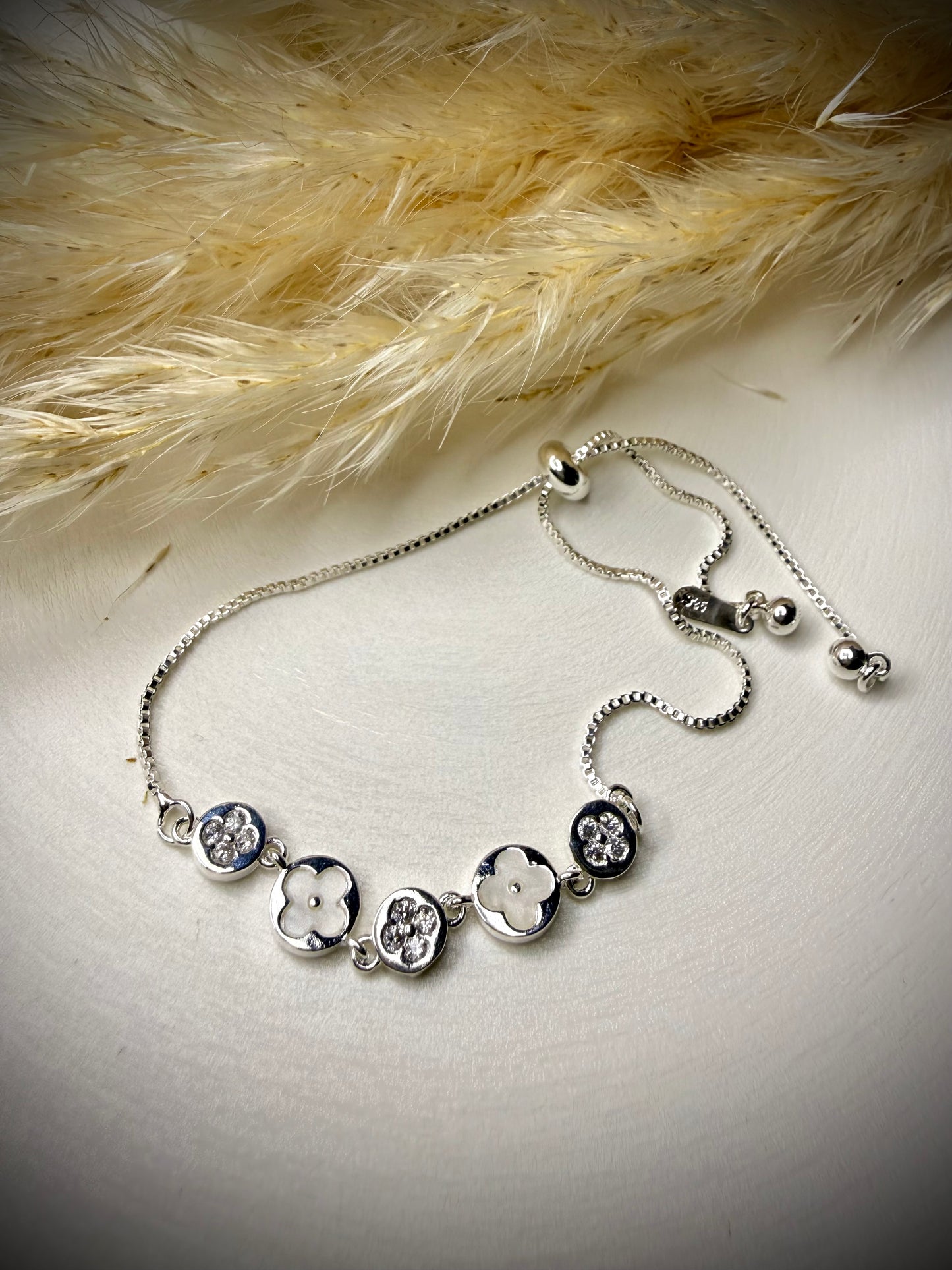 Pulsera Flor de Nácar (Plata Italiana 925) - Ajustable