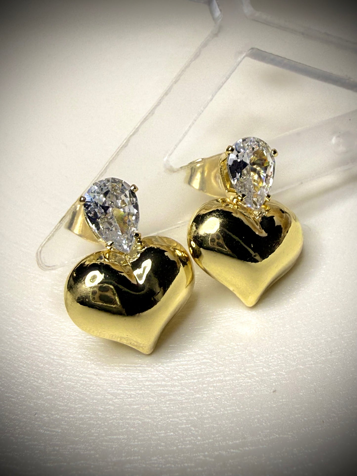 Aros Corazón Dorado con Gema Lágrima (baño de oro 18k)