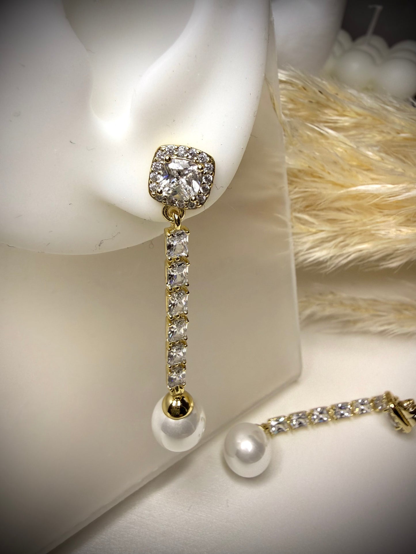 Aros Largos con Perla y Zirconias (baño de oro 18k)