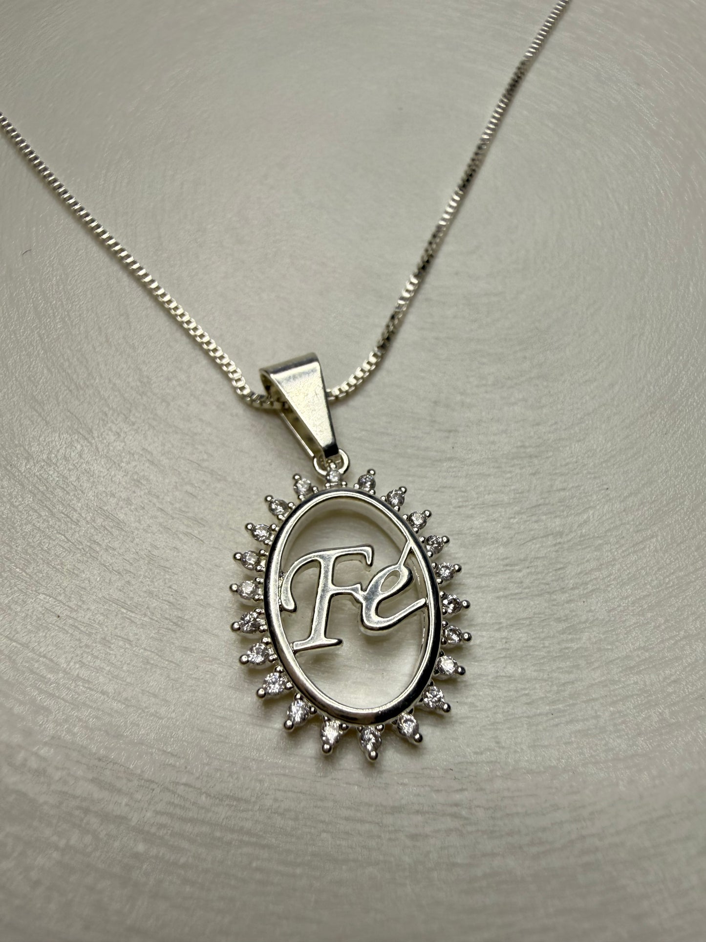 Collar Fe Radiante (Plata 925)