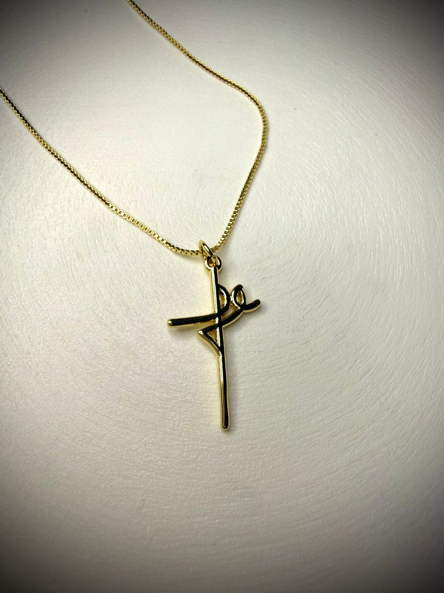 Collar Fe Minimalista (Baño de Oro 18K)