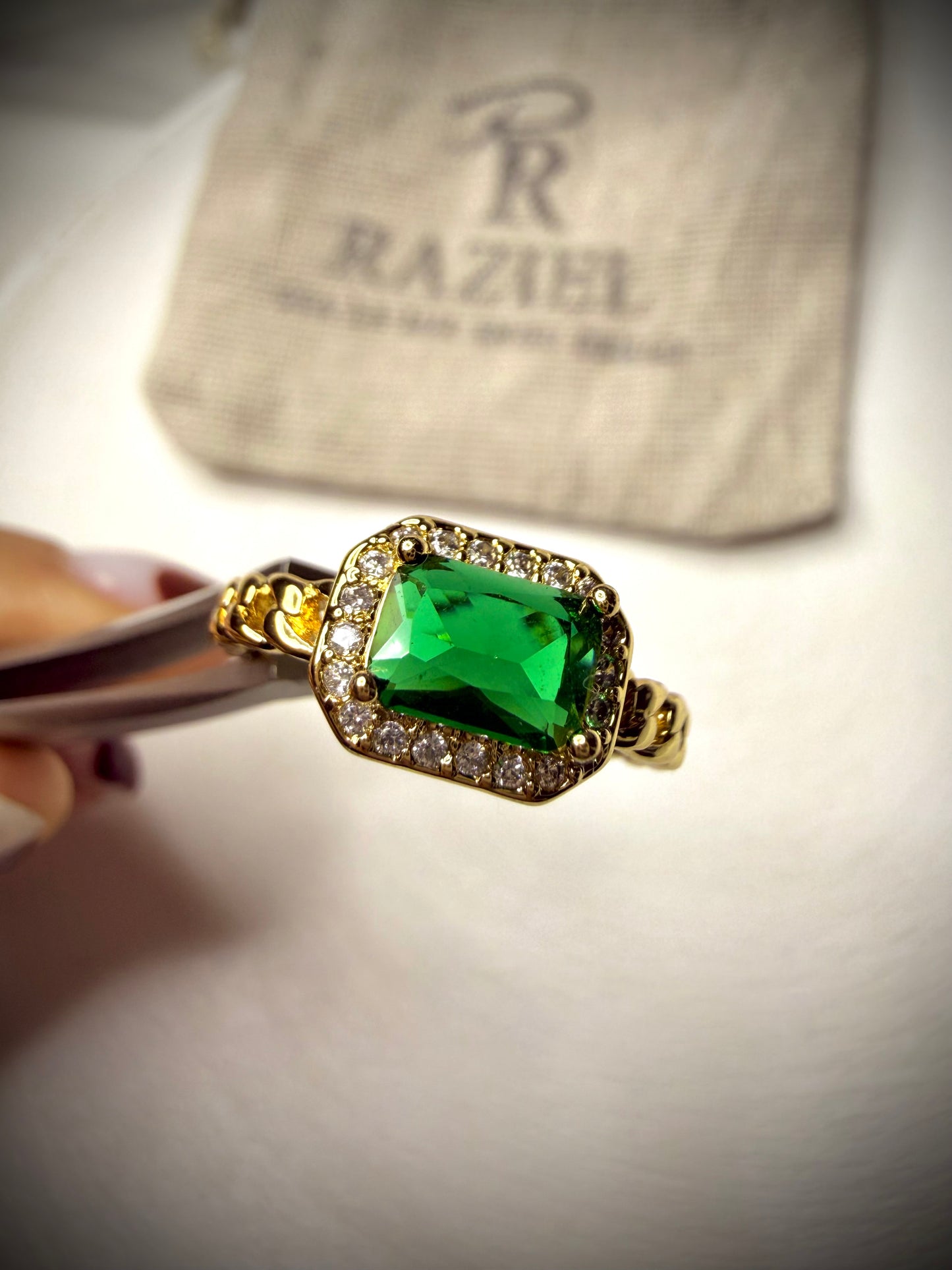 Anillo Ajustable Glam Emerald (Baño de Oro 18K)