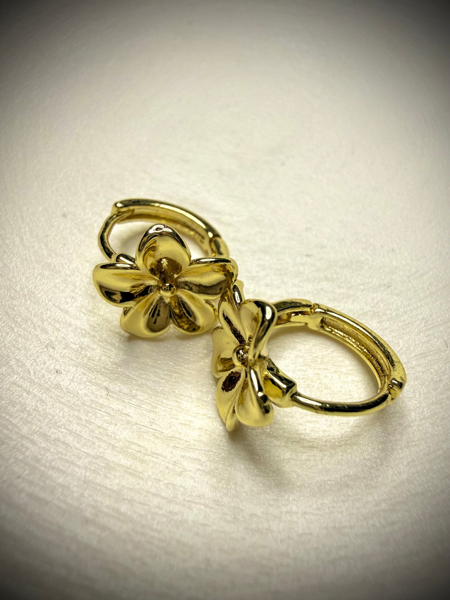 Argollas Flower Gold (Baño de Oro 18K)