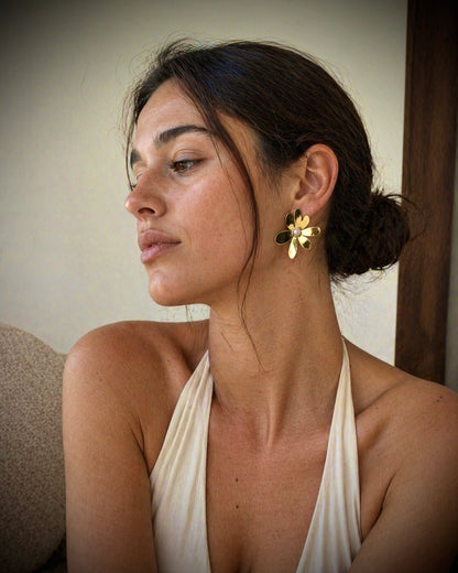 Aros Flower Pearl (Baño de Oro 18K)