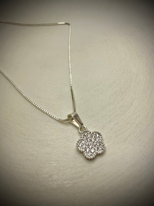 Collar Flor Pavé Elegance (Plata 925)