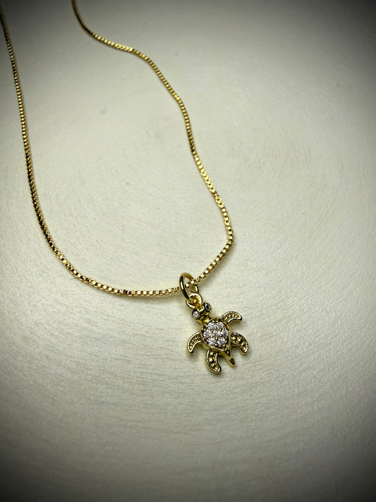 Collar Turtle Shine (Baño de Oro 18K)