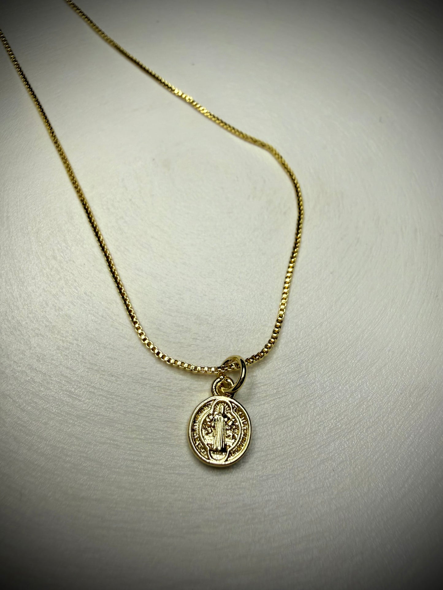 Collar San Benito Mini (Baño de Oro 18K)
