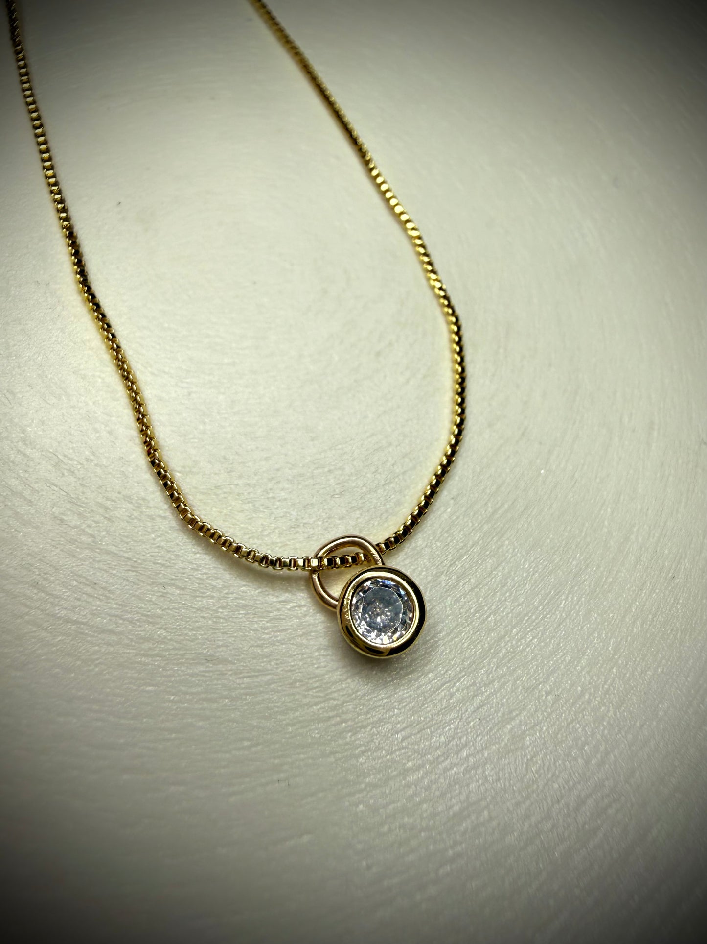 Collar Punto Mini Circle (Baño de Oro 18K)