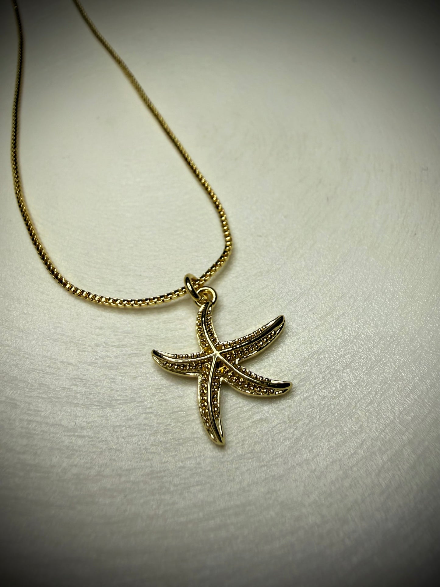Collar Starfish Glow (Baño de Oro 18K)