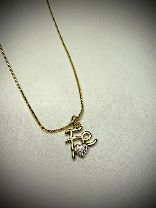 Collar “Fe” con Corazón de Baño de Oro 18K