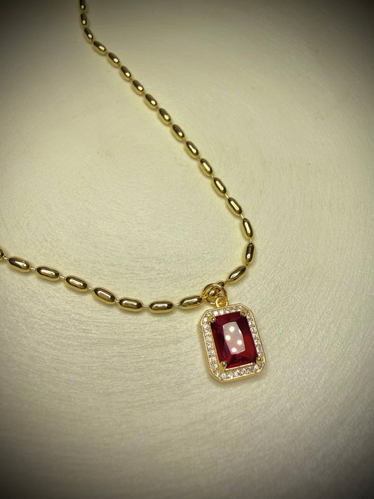 Collar piedra roja rectangular (Baño de Oro 18K)