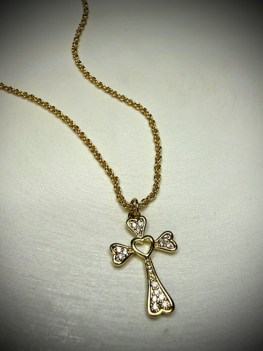 Collar cruz con corazones (Baño de Oro 18K)