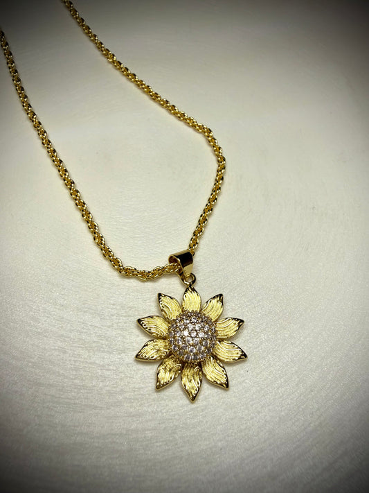 Collar girasol brillo (Baño de Oro 18K)