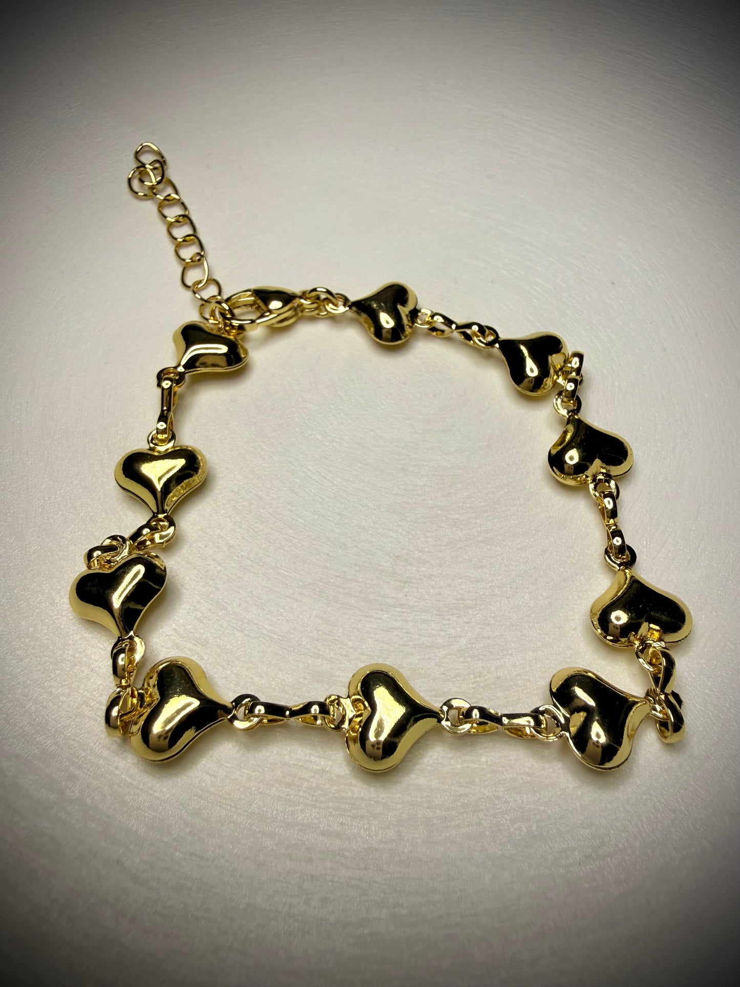 Pulsera Corazones Bold (Baño de Oro 18K)