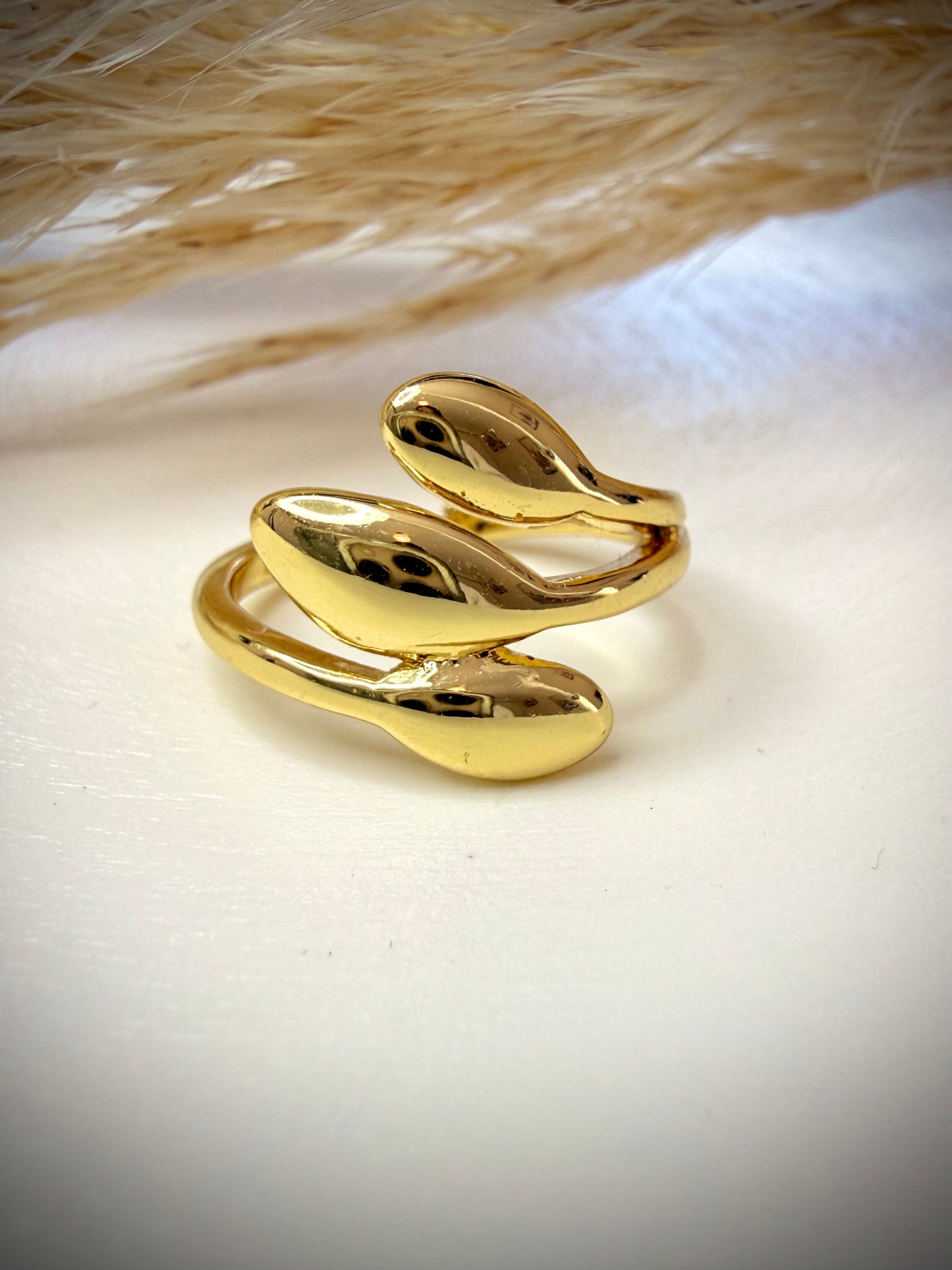 Anillo Abstracto Minimalista (Baño de Oro 18K)