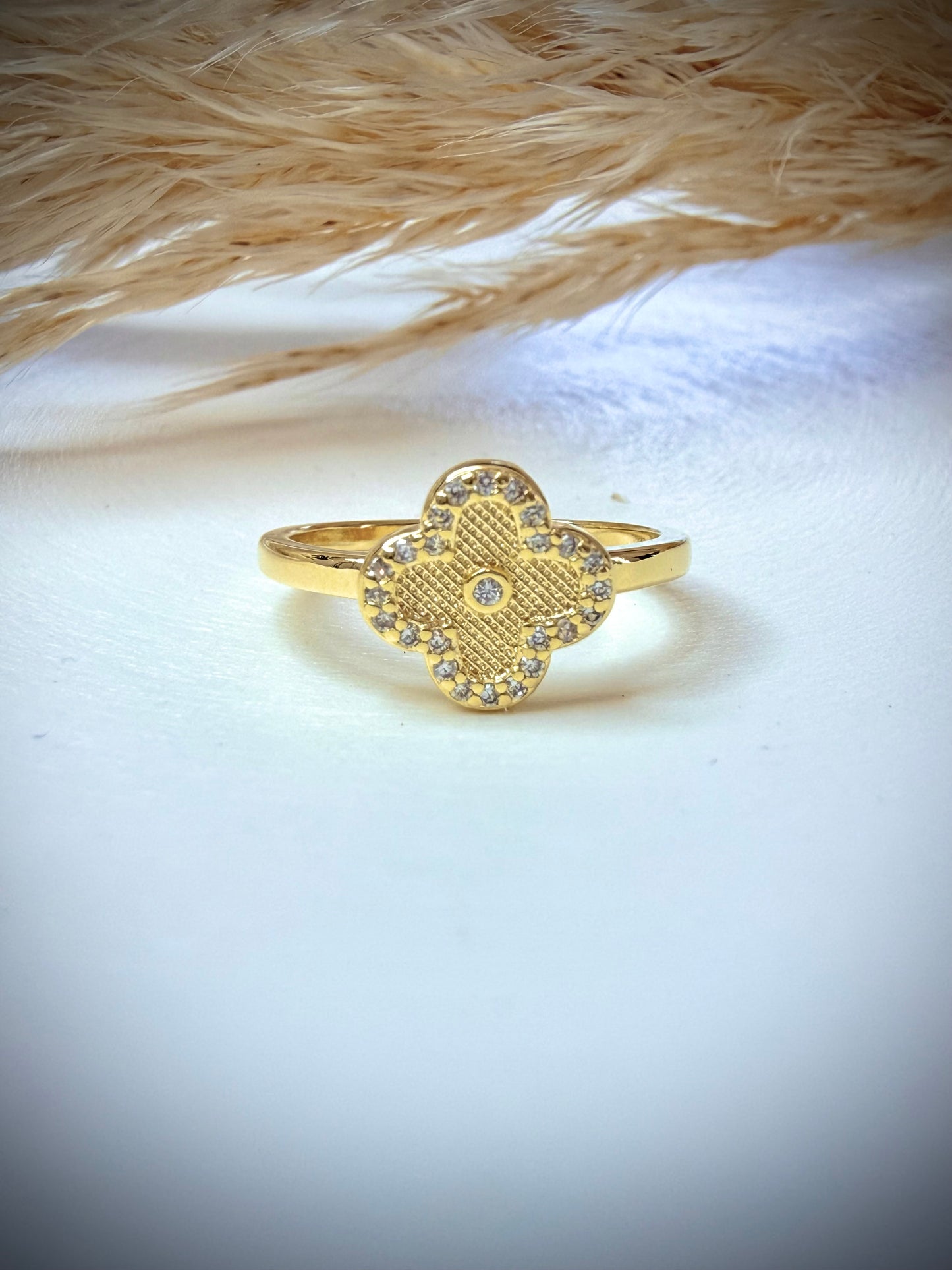 Anillo Flor Cuatro Pétalos con Detalles (Baño de Oro 18K)