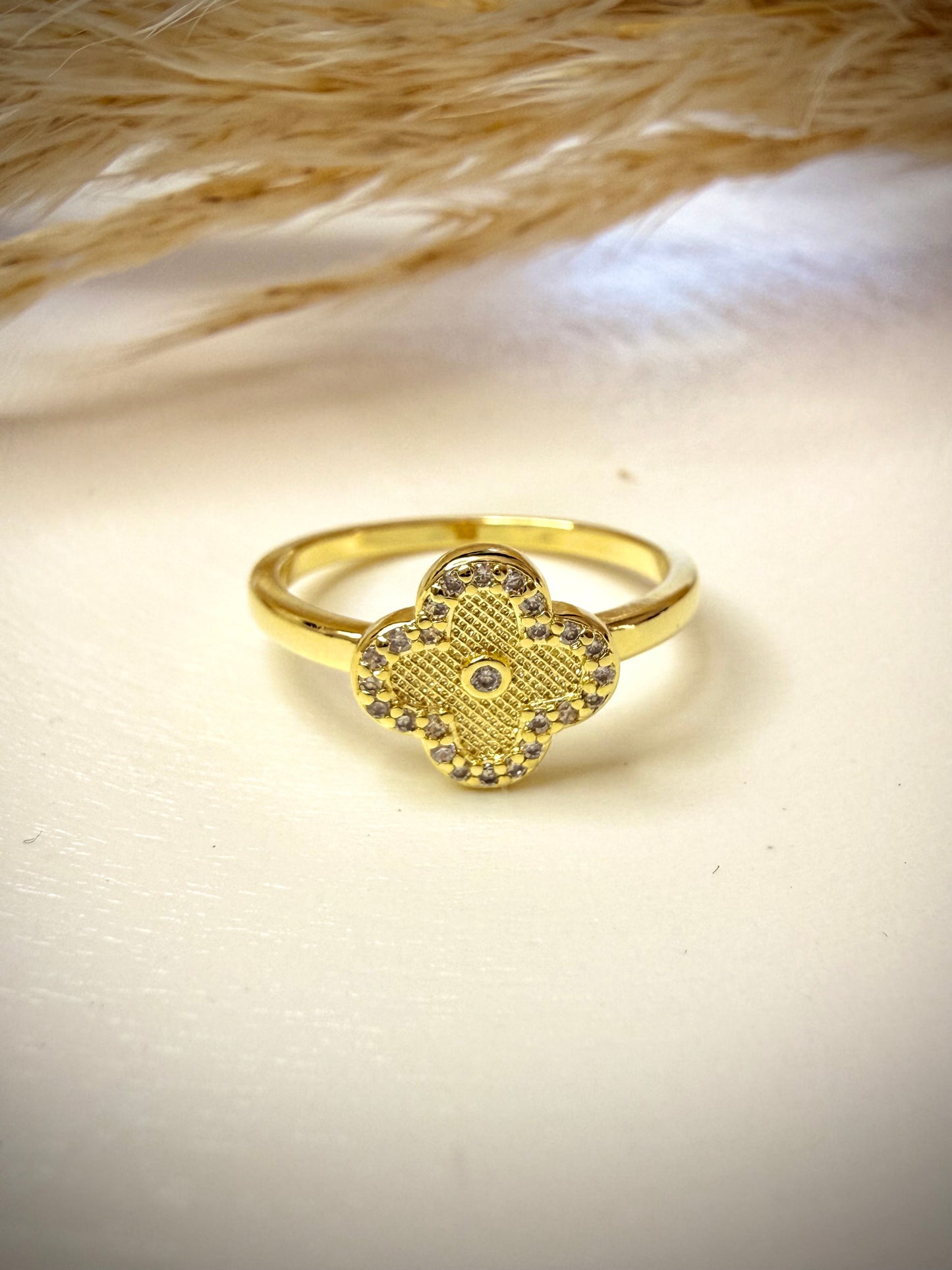 Anillo Flor Cuatro Pétalos con Detalles (Baño de Oro 18K)