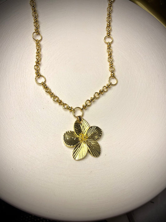Collar Flor Lisa (Baño de Oro 18K) 45cm