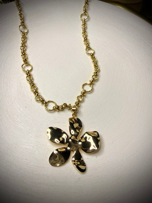 Collar Flor Metalizada (Baño de Oro 18K) 60cm