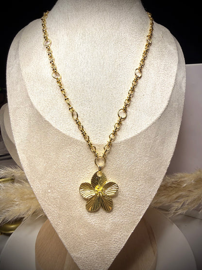 Collar Flor Lisa (Baño de Oro 18K) 45cm