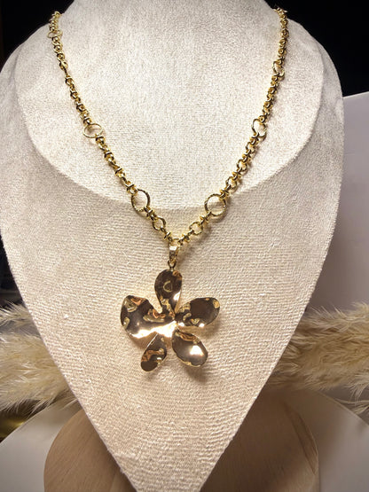 Collar Flor Metalizada (Baño de Oro 18K) 60cm