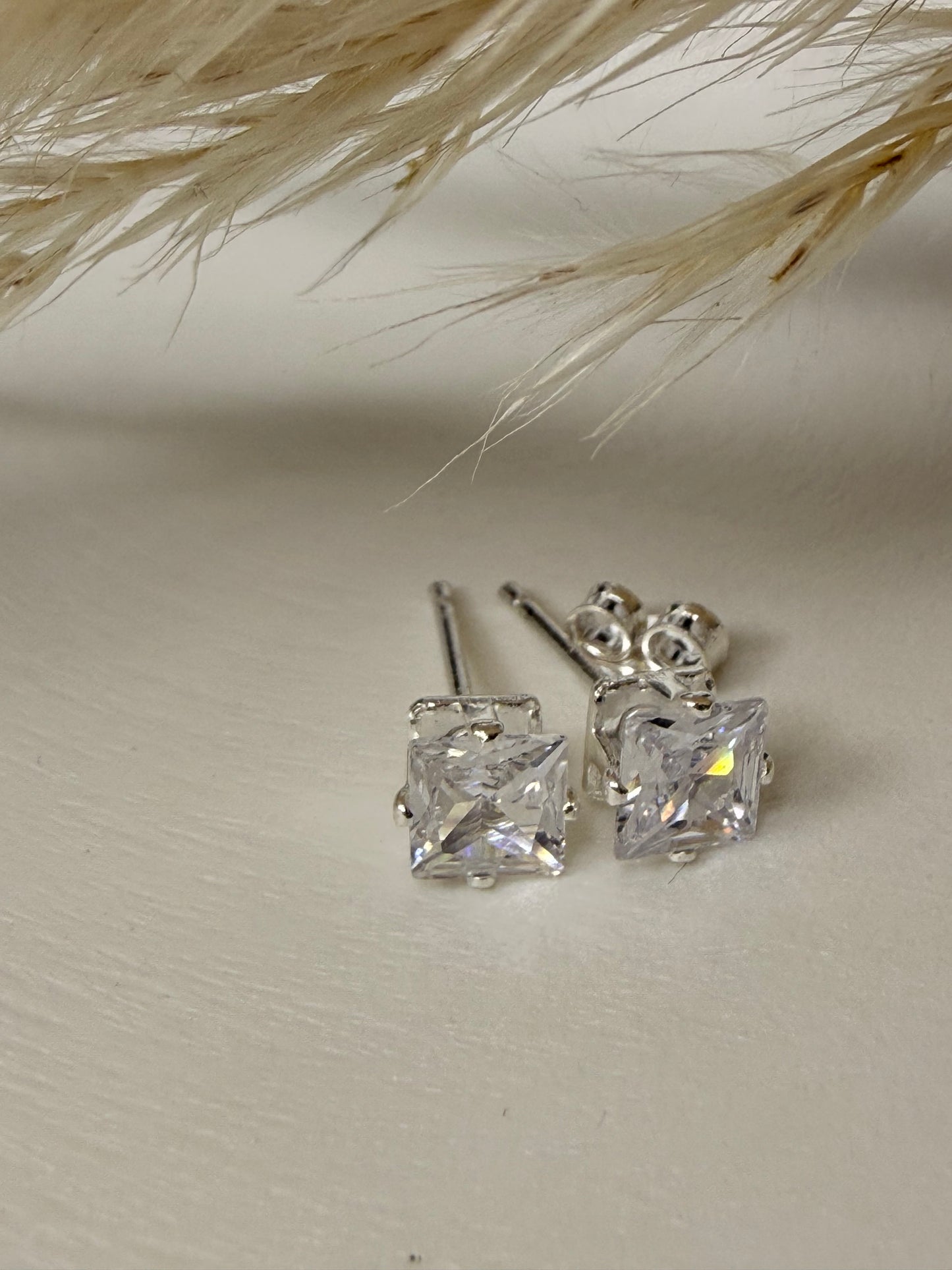 Aros Solitario Corte Princesa (Plata Italiana 925)