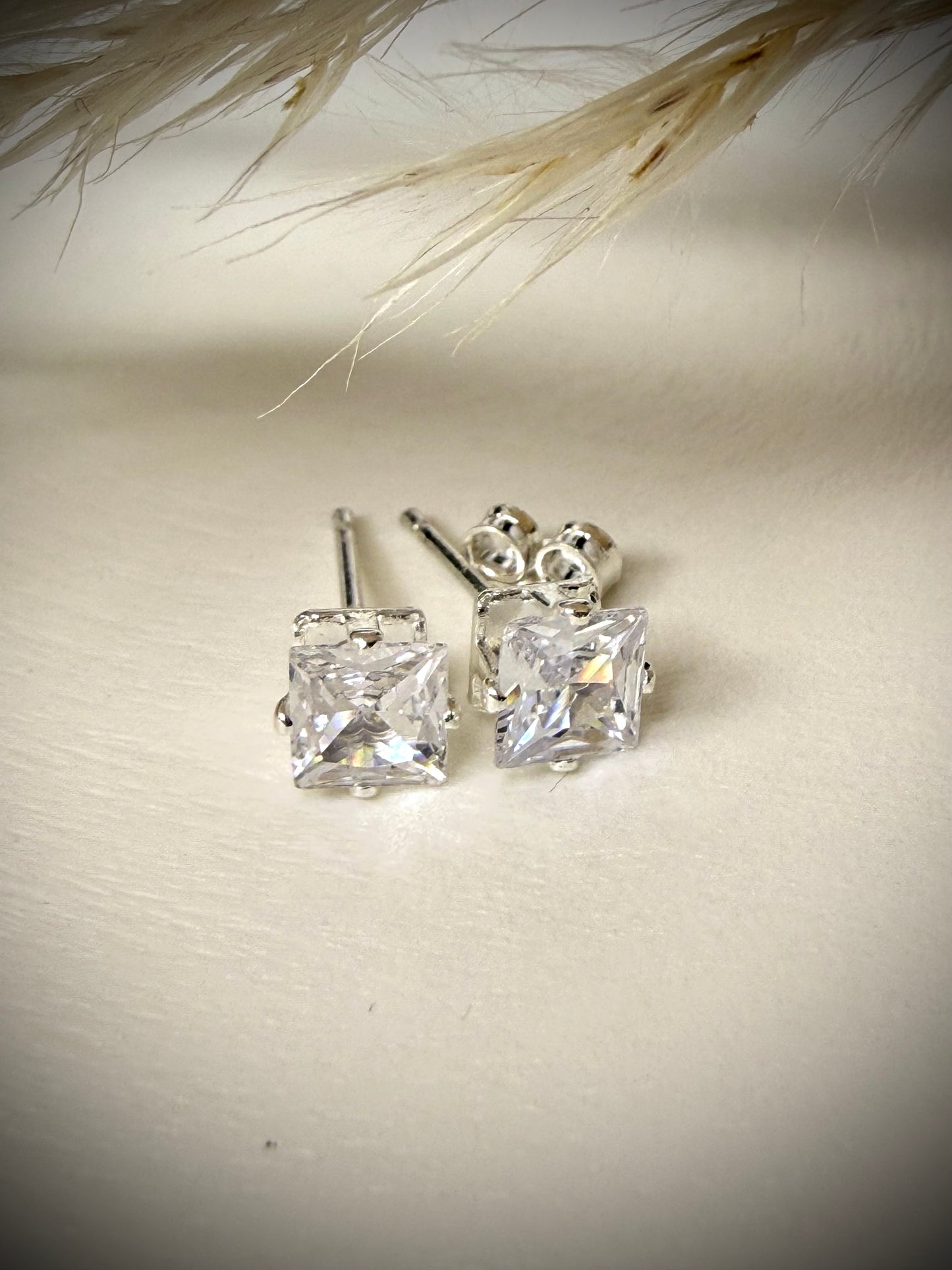 Aros Solitario Corte Princesa (Plata Italiana 925)