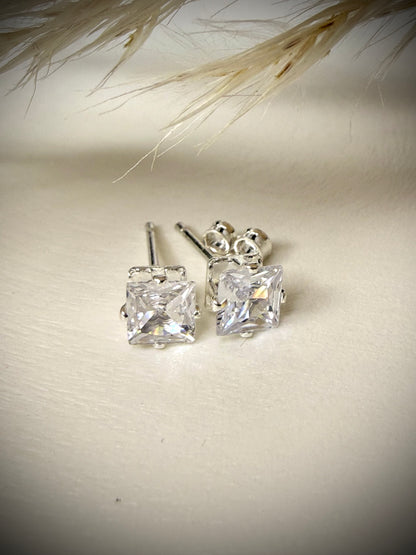 Aros Solitario Corte Princesa (Plata Italiana 925)