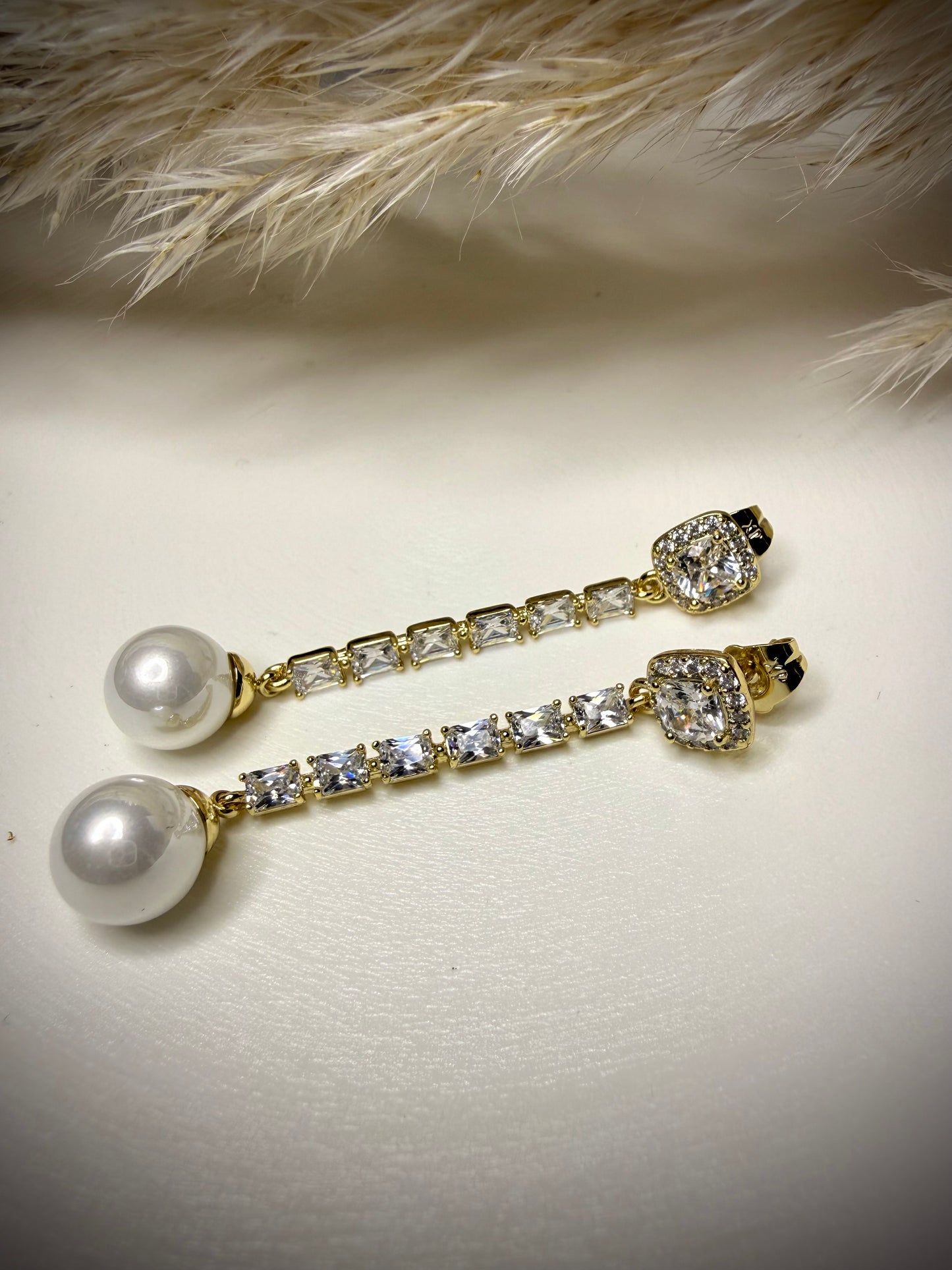 Aros Largos con Perla y Zirconias (baño de oro 18k)