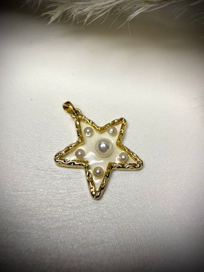Dije Estrella con Perlas (Baño de Oro 18K)