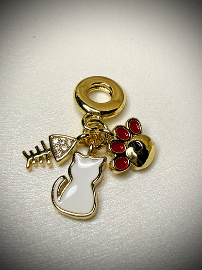 Charm Gatito & Huellita Roja (Baño de oro 18K)
