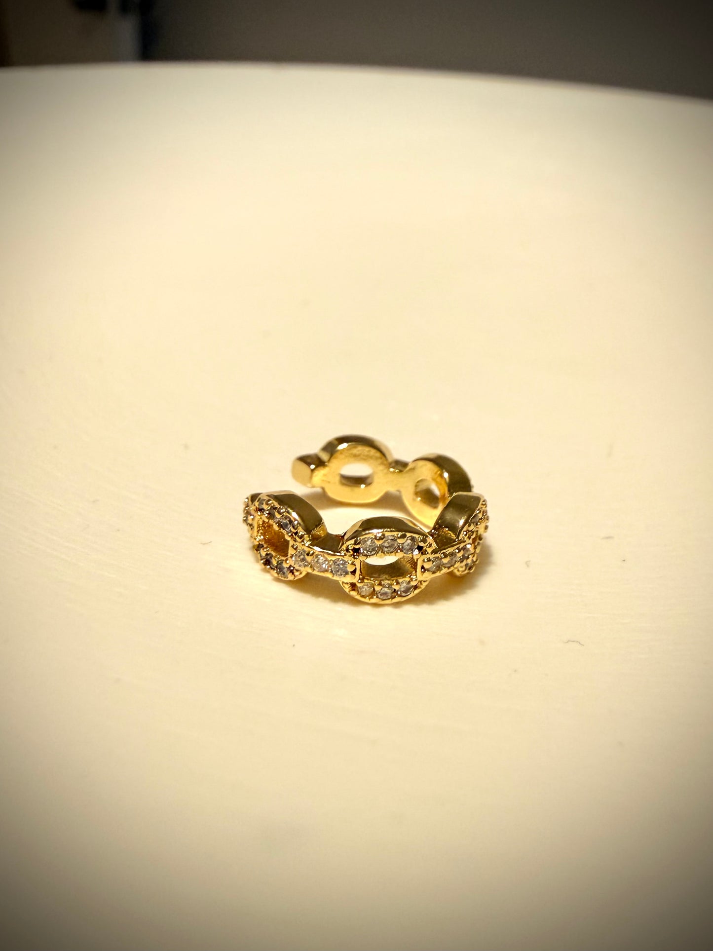 Ear Cuff Eslabones con Brillo  (baño de oro 18k)