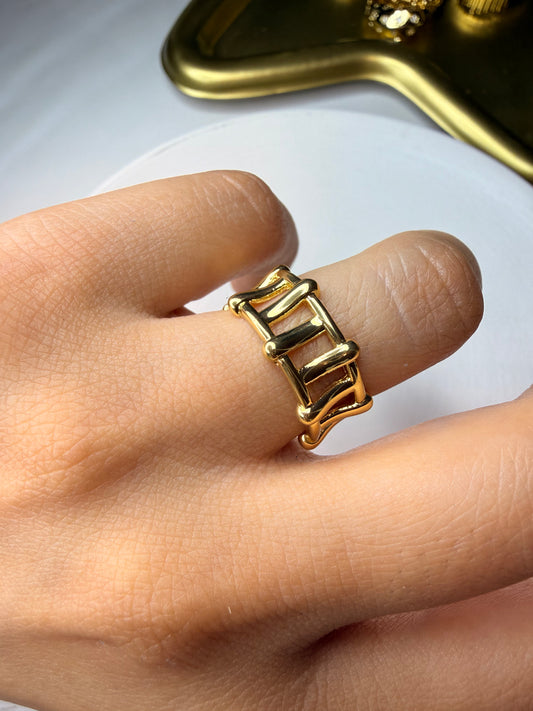 Anillo Escalera Dorada (Baño de Oro 18K) Talla 12 - Ajustable