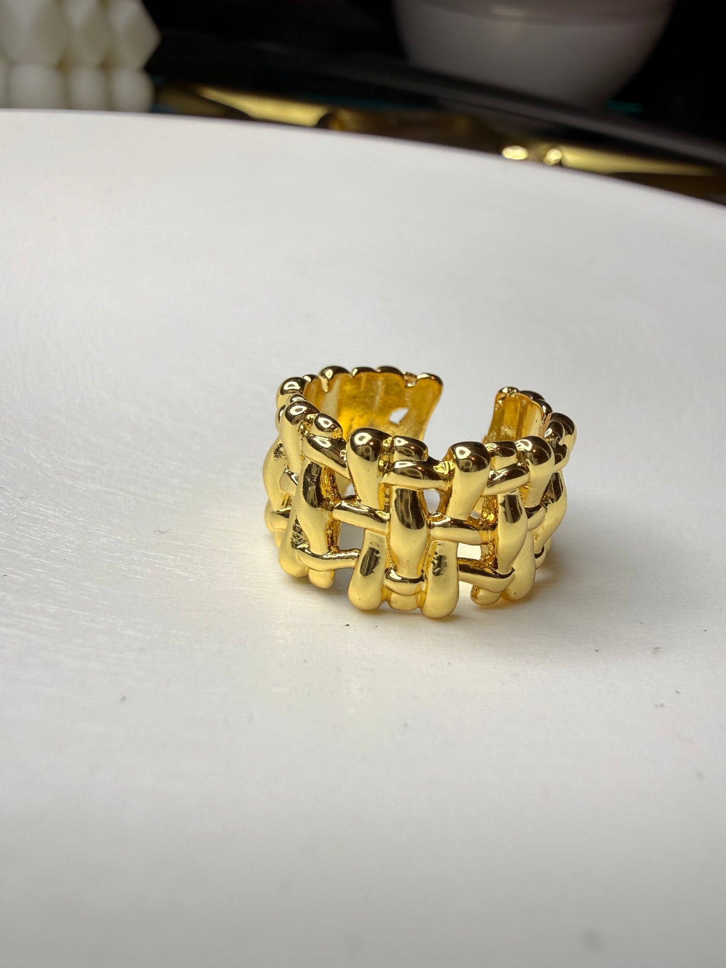 Anillo Abstracto Dorado (Baño de Oro 18K) Talla 13 - Ajustable