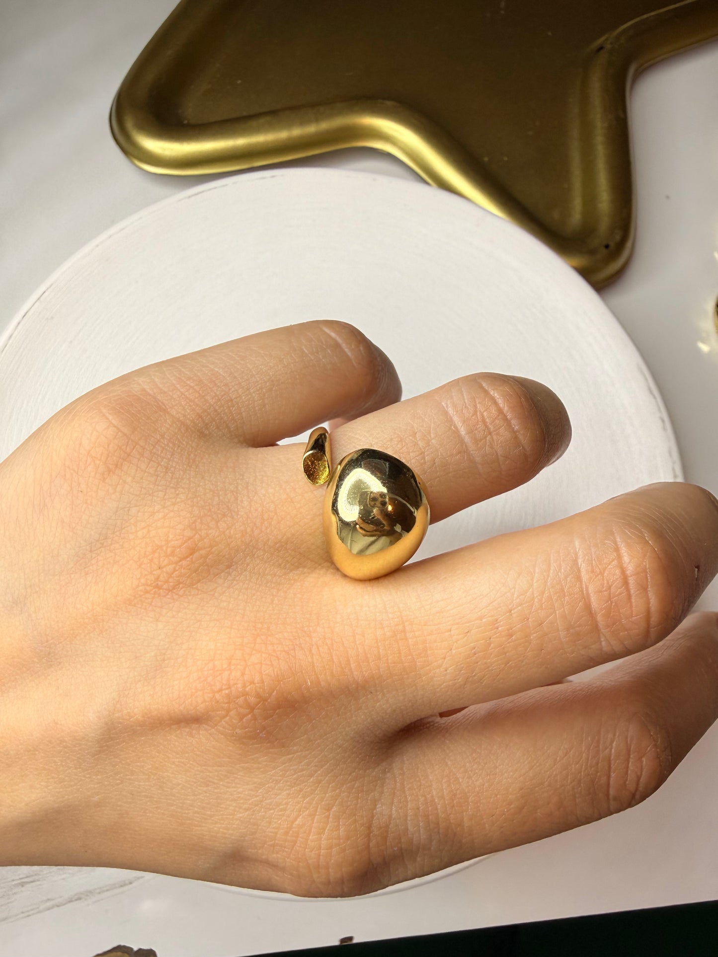 Anillo Esfera Dorada (Baño de Oro 18K) Talla 10 - Ajustable