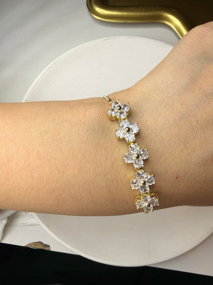 Pulsera Cruz con Circones Baño de Oro 18K (Ajustable)