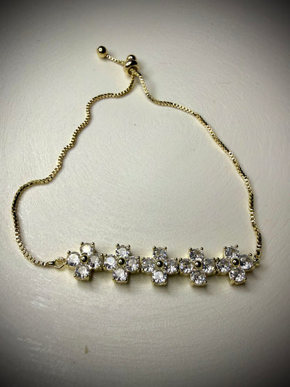 Pulsera Cruz con Circones Baño de Oro 18K (Ajustable)