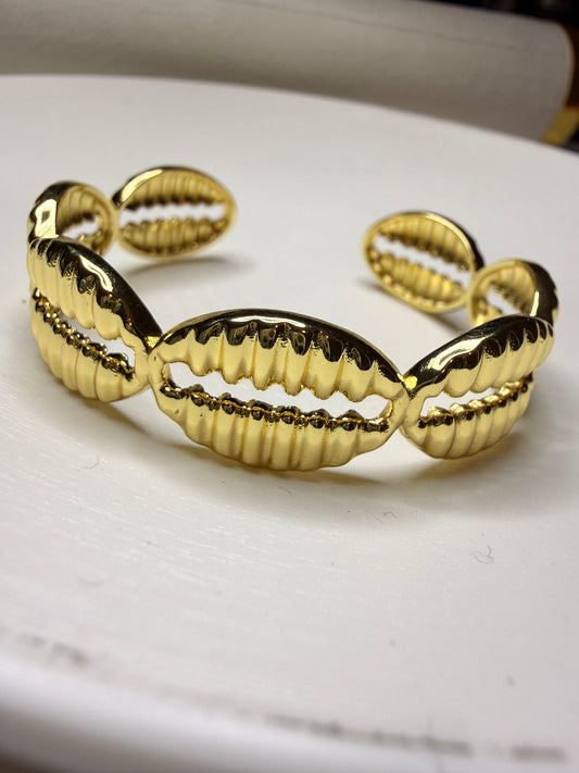 Brazalete Caracolas Doradas – Baño de Oro 18K