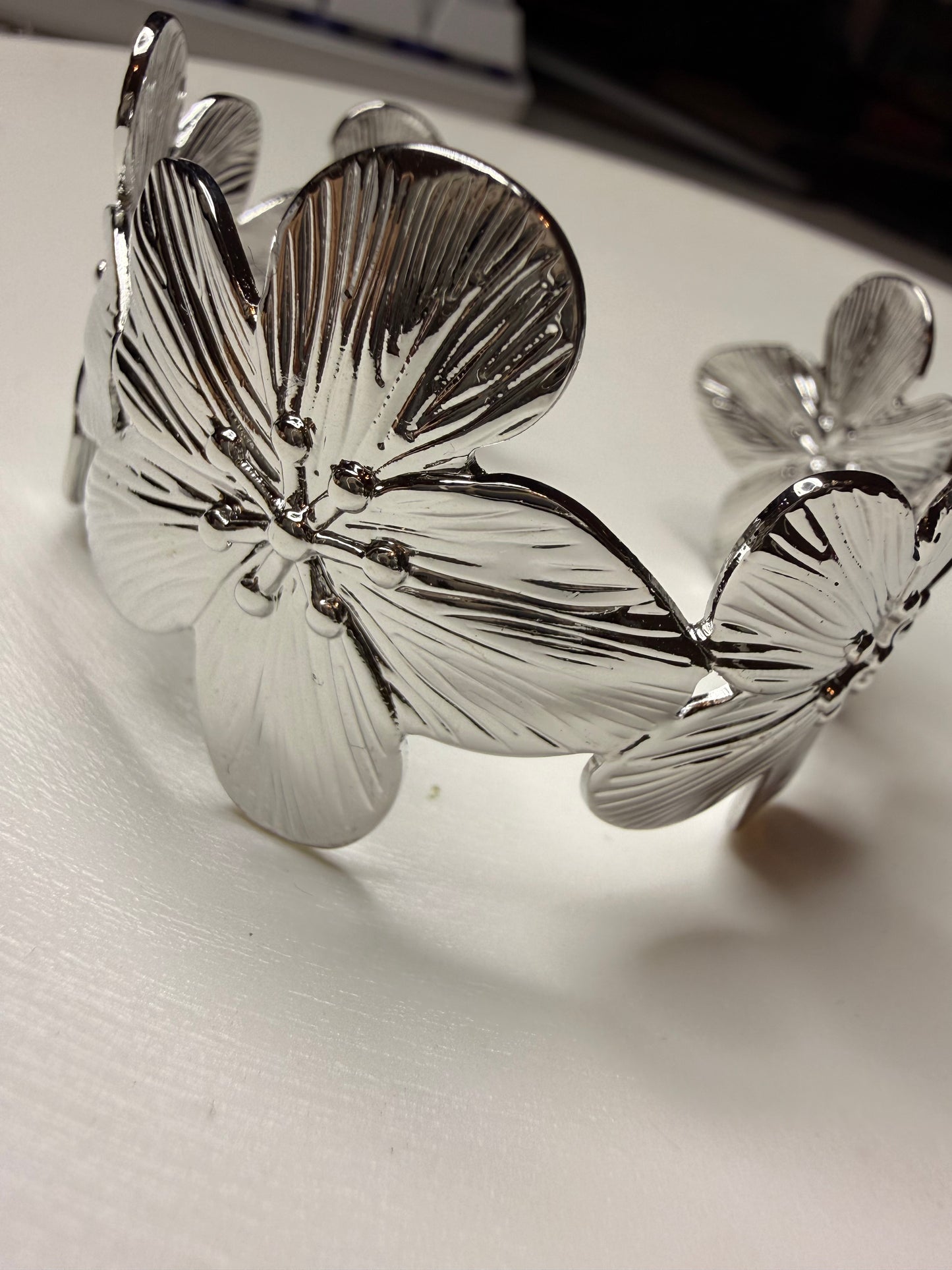Brazalete Flores Plateadas – Baño de Plata