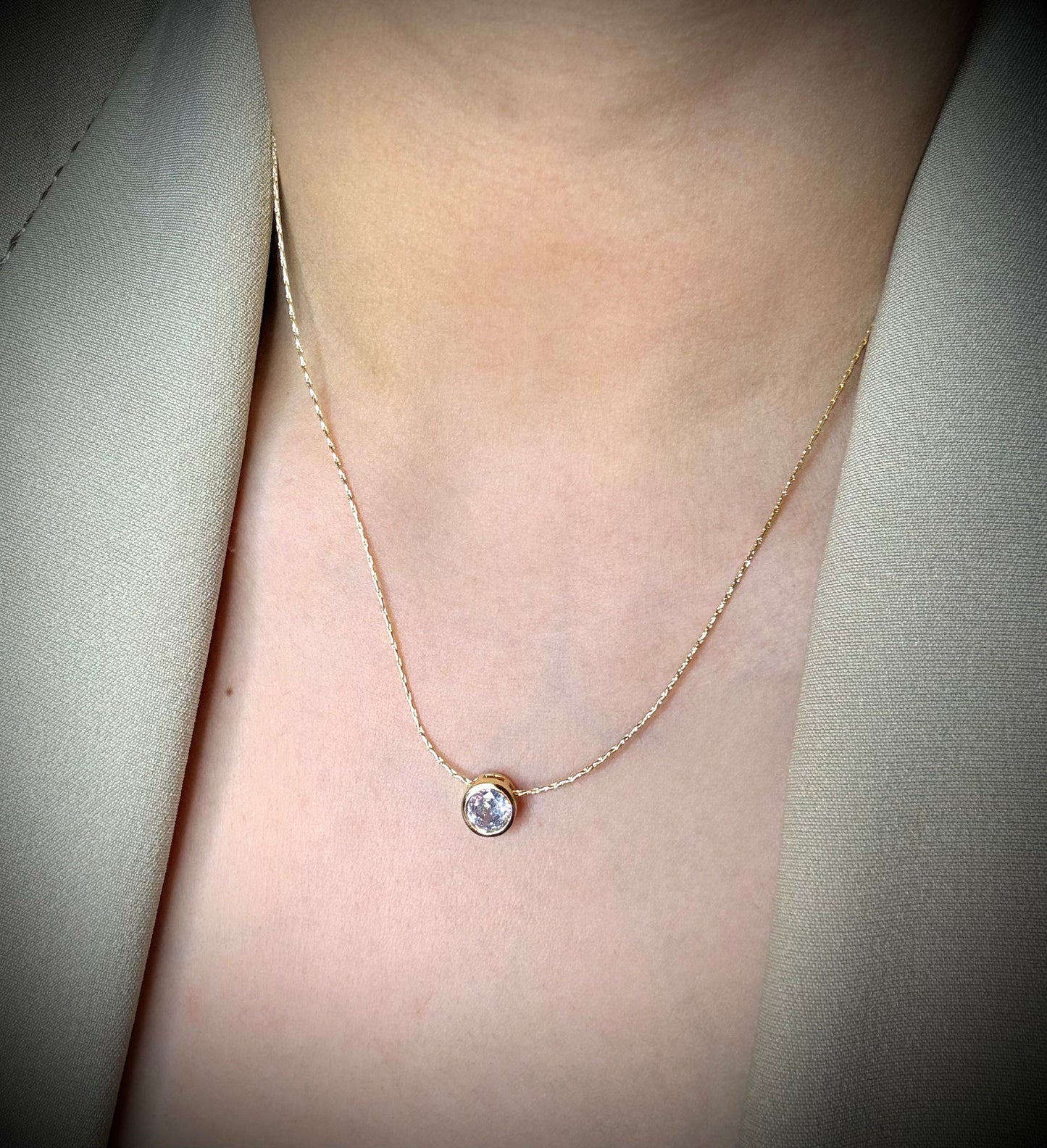 Collar Punto de Luz de Baño de Oro 18K