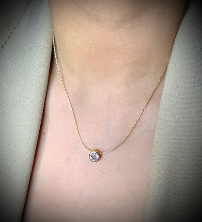 Collar Punto de Luz de Baño de Oro 18K