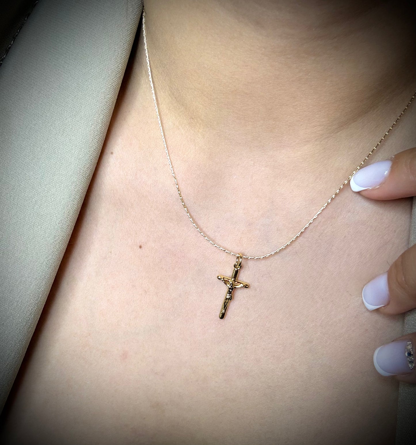 Collar Cruz Clásica Baño de oro 18k - Ajustable