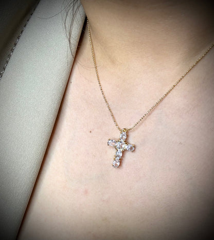 Collar Cruz Brillante Baño de oro 18k - Ajustable