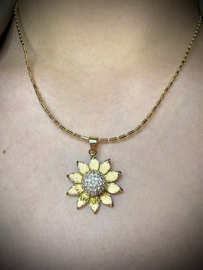 Collar Girasol de Luz  Baño de oro 18k