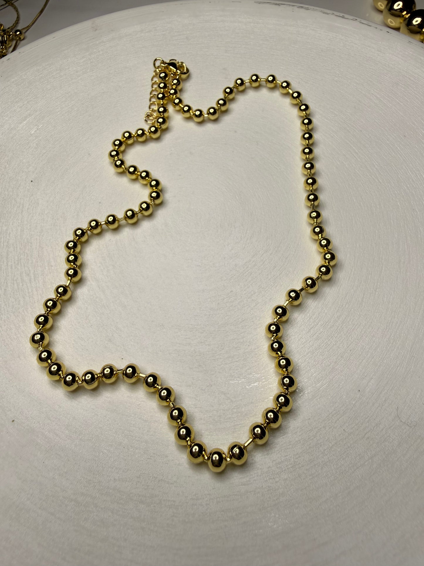 Collar Esferas Medianas  Baño de oro 18k